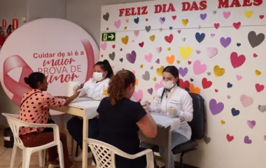 Alunos do Cerávolo levam alegria para mães em tratamento contra câncer